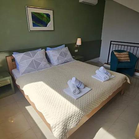 Διαμέρισμα 3 *