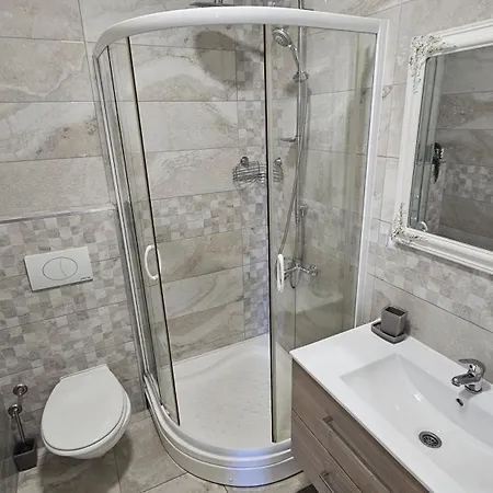 3 * Makarska