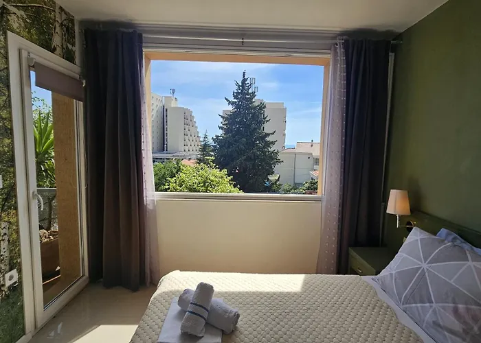 Apartament 3 *