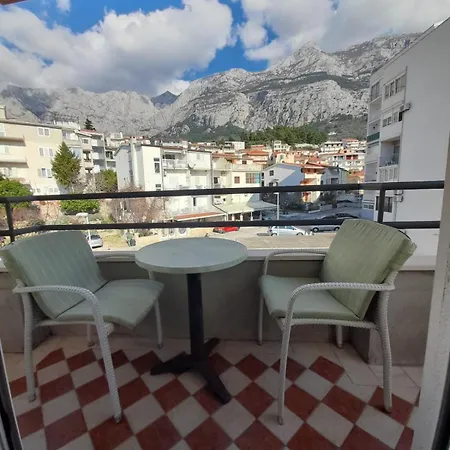 3 * Makarska